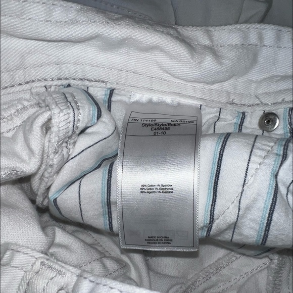 NWOT Roxy Distressed White Cut-off Shorts in size 3 - Picture 6 of 6